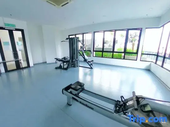 Up to 9pax, i-City i-Suite FREE WIFI 50"TV
