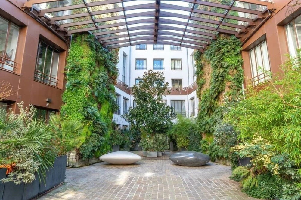 Modern Industrial 80m2 Apartment Near Bastille