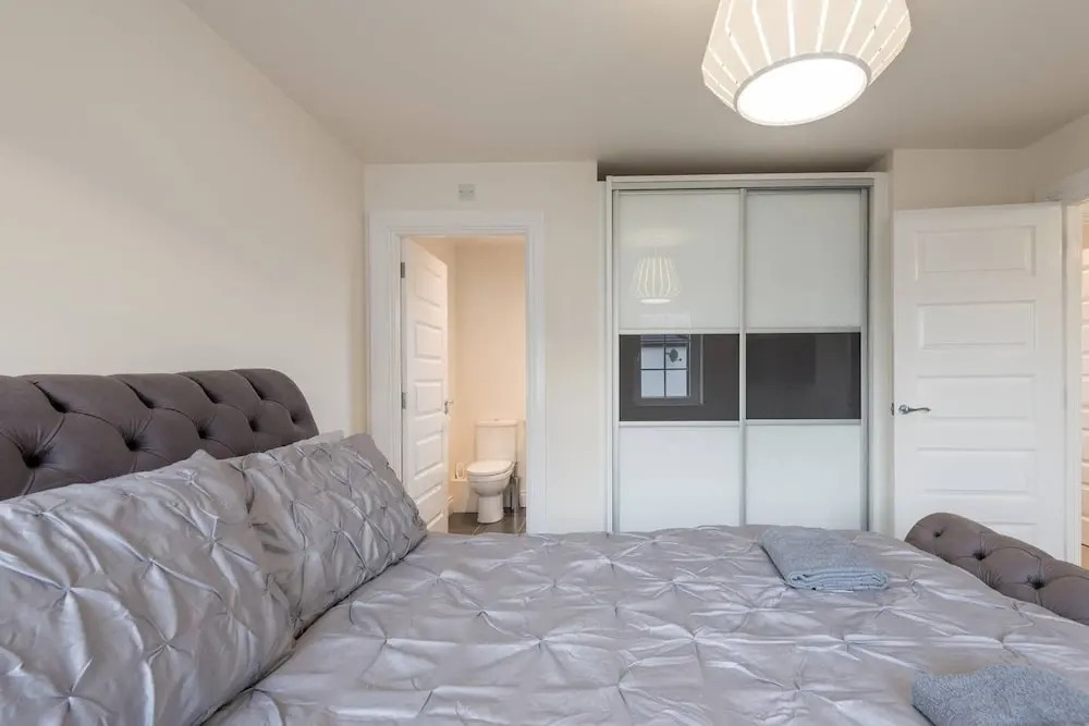 Stylish & Modern 3 Bedroom Home
