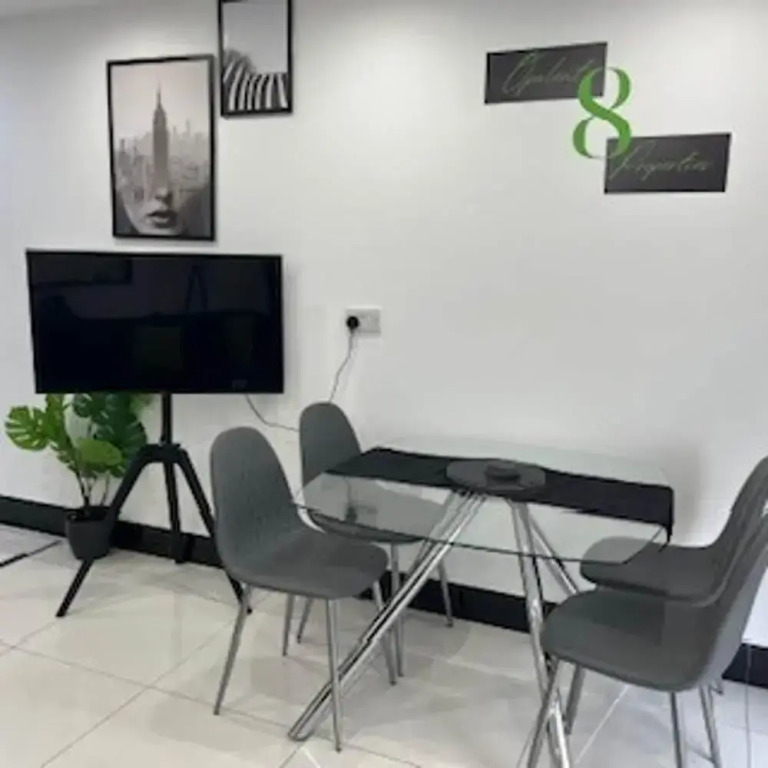Urban, Sleeps 6 Private Garden-family Pet Friendly