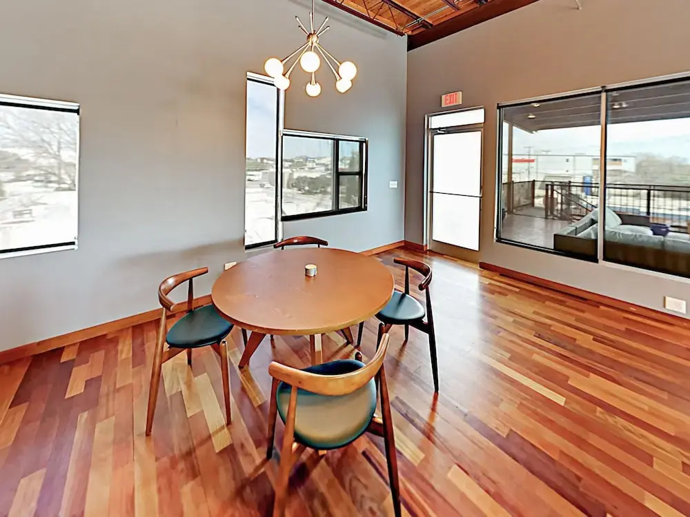 Hip 2nd-Story Studio Apts
