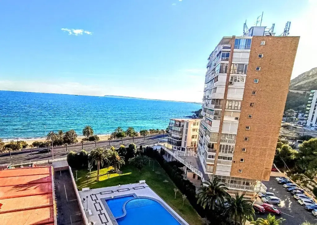 Apartamento en 1ª línea con piscina