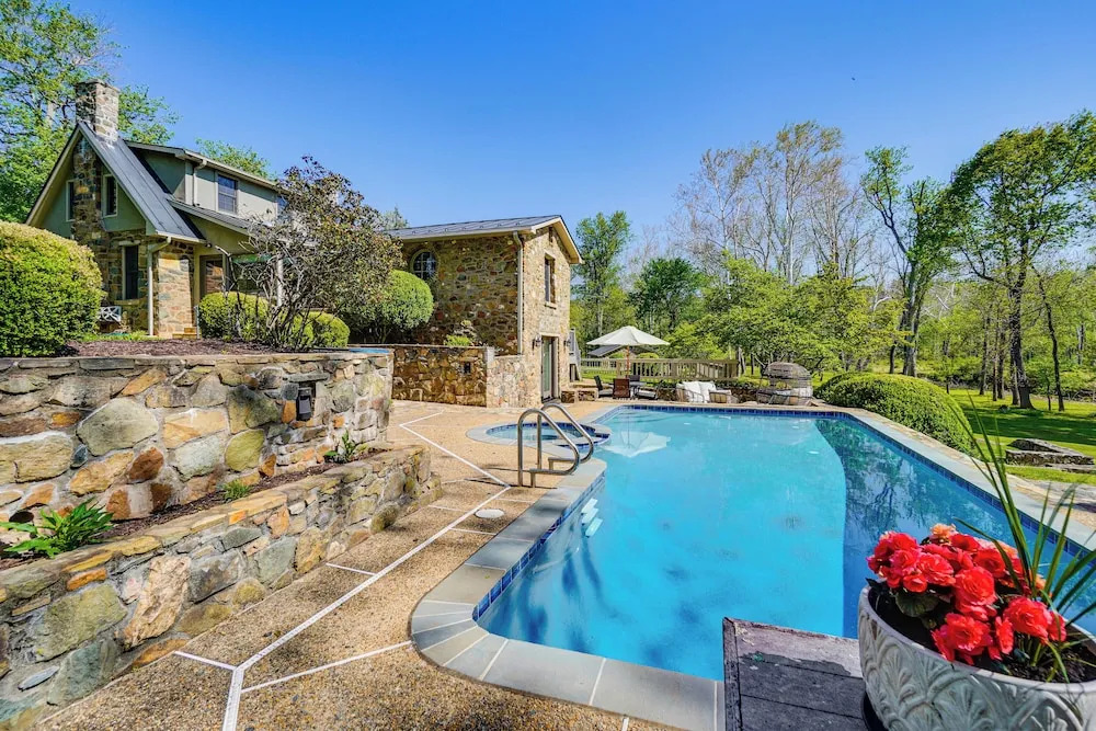 Aldie Home w/ Private Pool: Near Wineries!