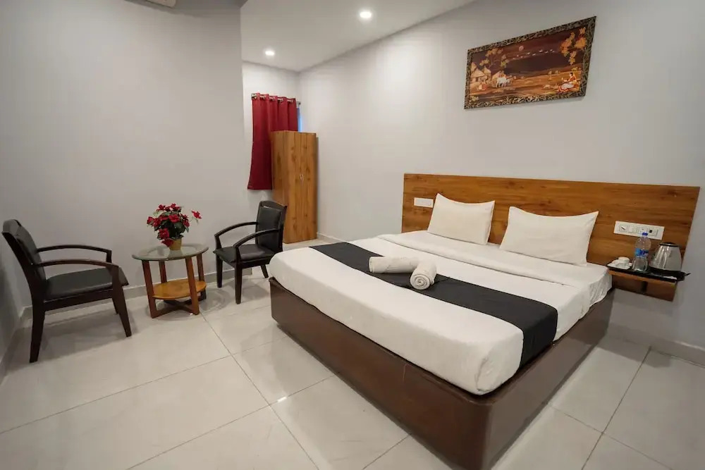 FabHotel Vaishnavi Classic
