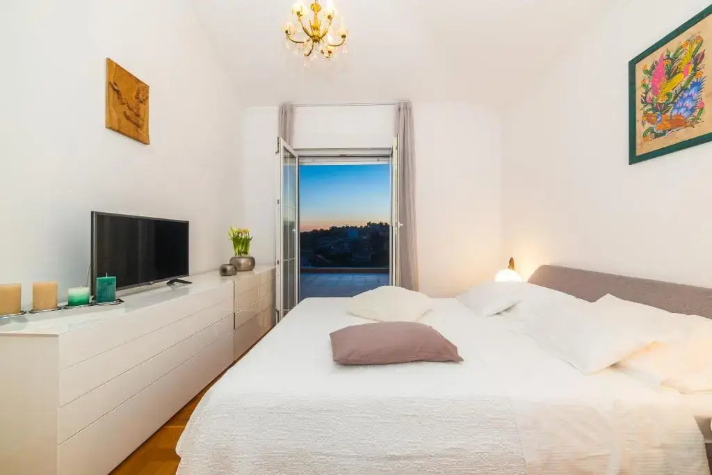 Villa Artea, Luxurious Villa with Heated Pool