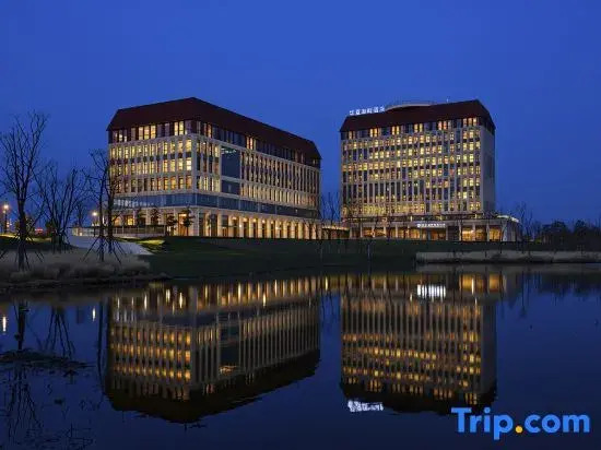 Huaxia Lakeside Resort Hotel