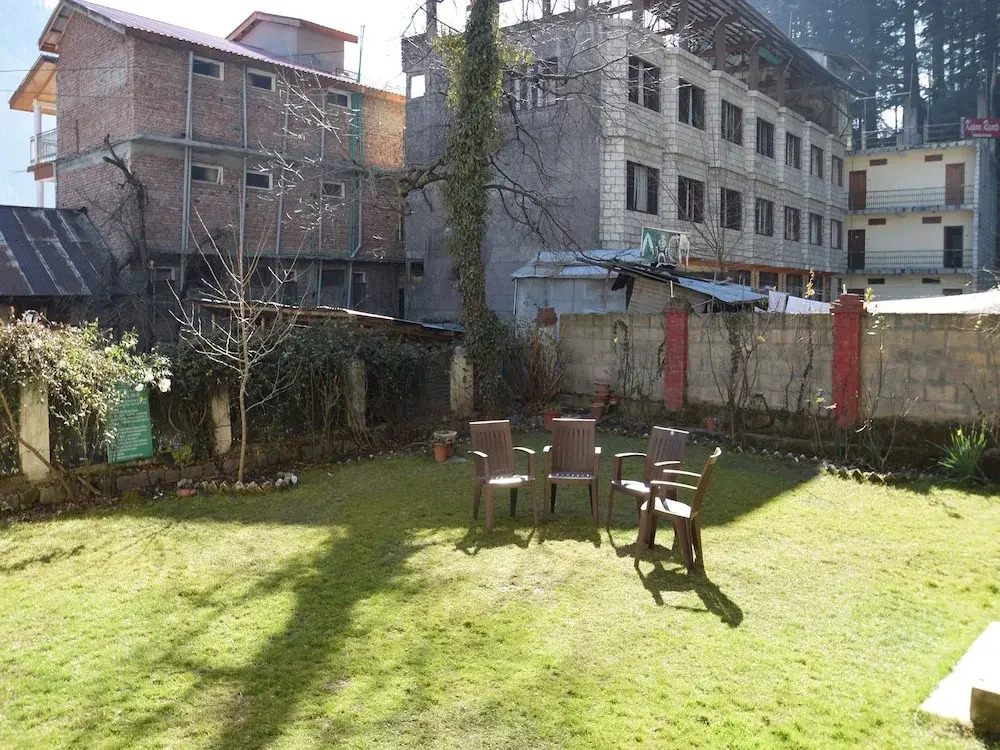Hotel Rising Star Near To Mall Road #BudgetFriendly #BigRooms #Garden #Bonfire #Parking #ForestView #MountainView