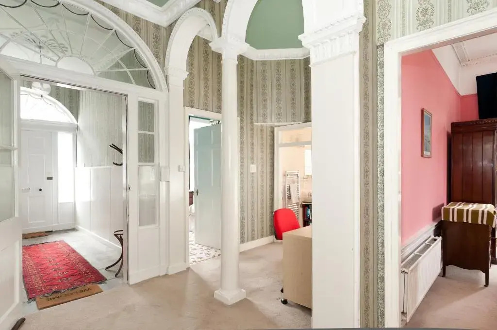 363 Spacious 3 bedroom 18th century property in the city centre