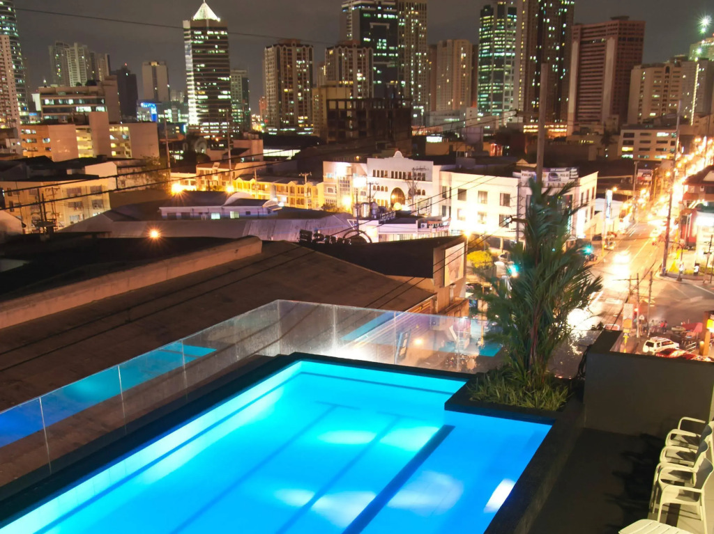 Jade Hotel and Suites