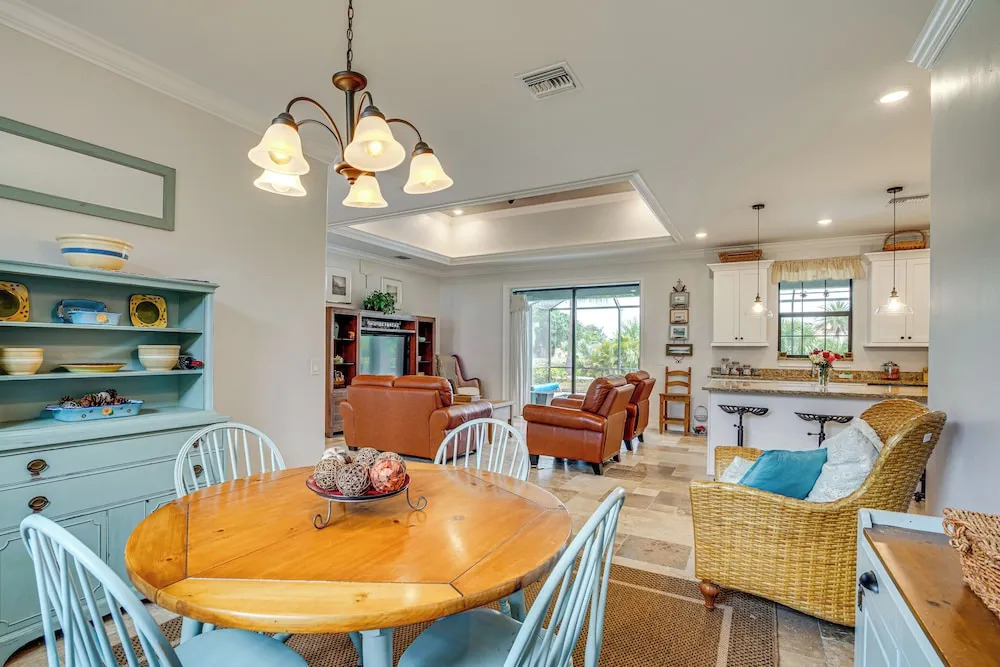 Punta Gorda Home: Great for Nurses & Professionals