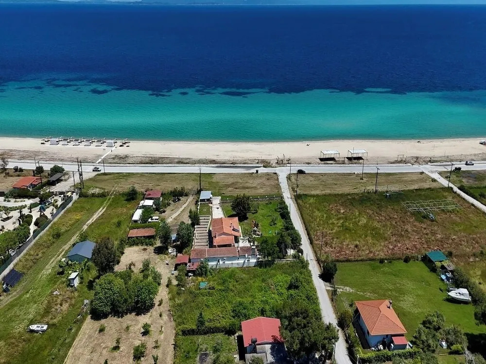 Spacious Beachfront Retreat With Large Garden in Ormos Panagias