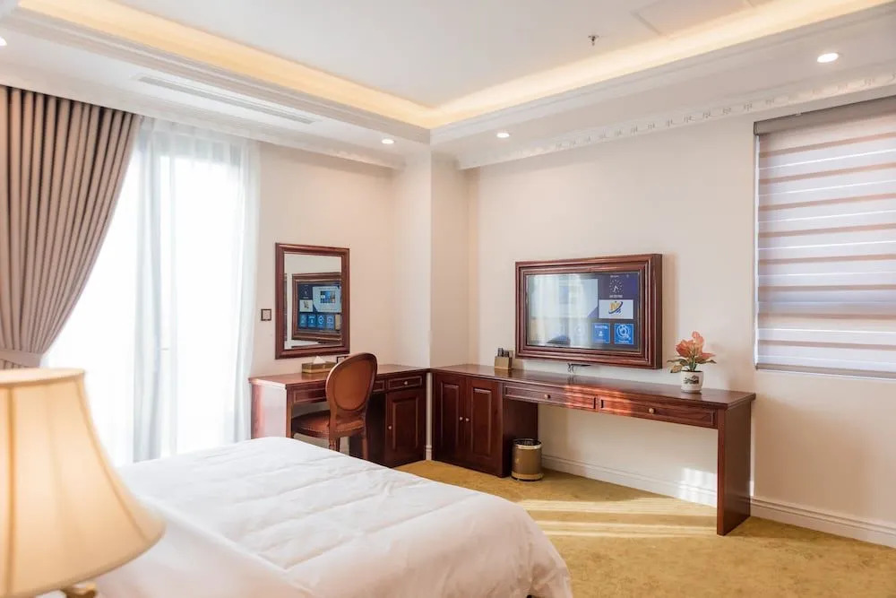 THE SHINE HOTEL