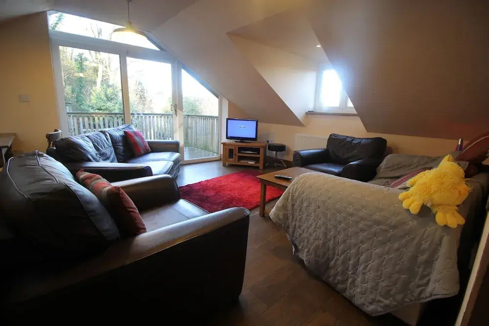 Violet Cottage 3 Bedroom Apartment by Cardiff Holiday Homes