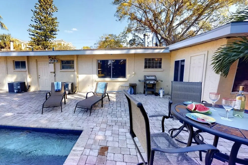 Peacock Bungalow - Left