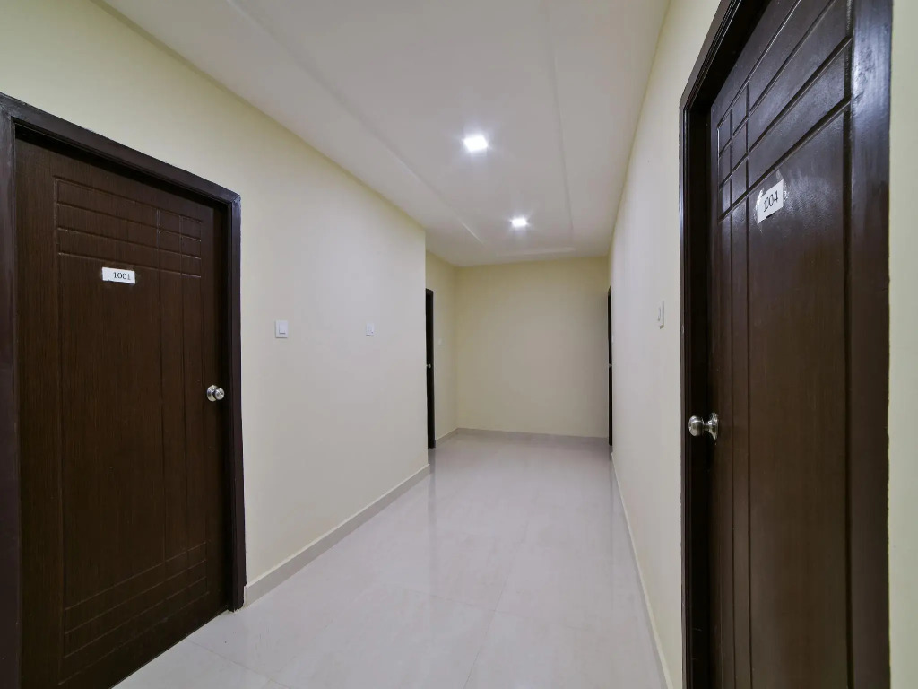 OYO 16606 Iconic Living