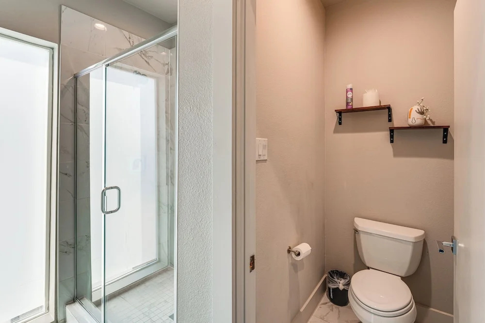 Work & Play! Gem w/ Fire Pit, 3 Mi to Dtwn Dallas