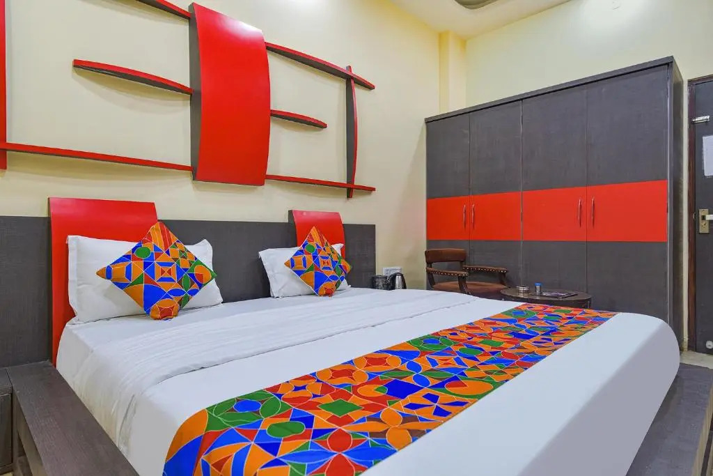 Fabhotel The Castle Homestay Inn