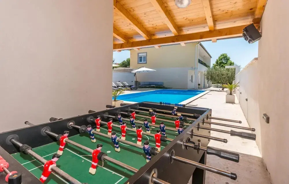Beautiful Home in Nadin With 5 Bedrooms, Wifi and Outdoor Swimming Pool