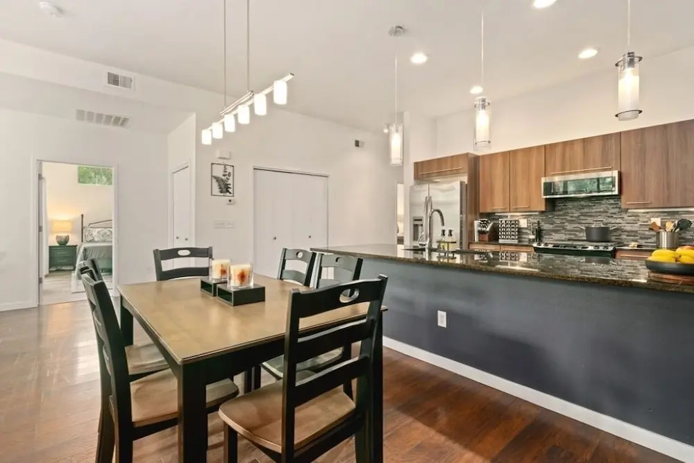 The Cozy Corner Retreat 15 min Walk to Old Town