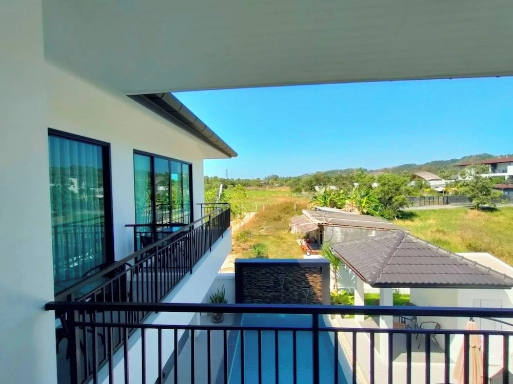 Jitvirat Pool Villa