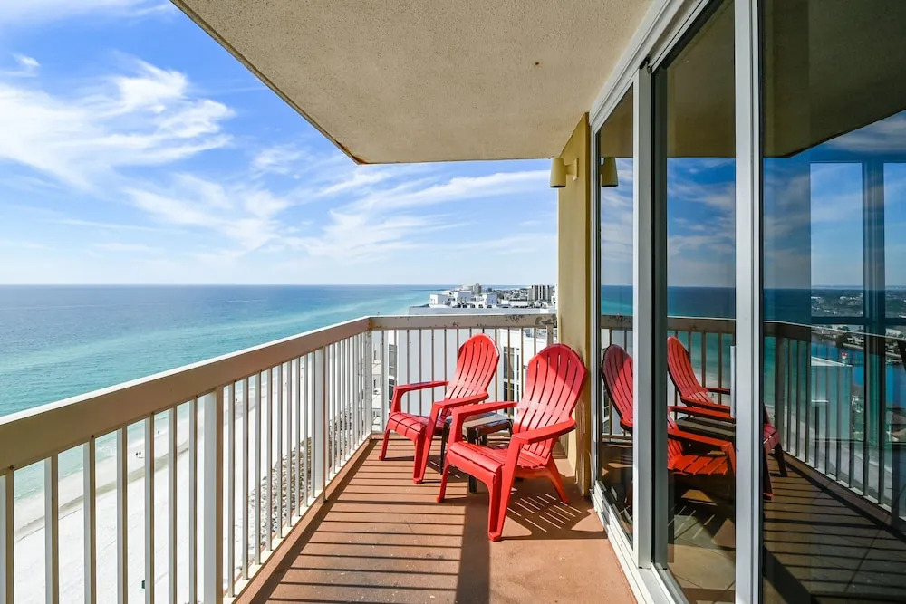 Pelican Beach 1811 1 Bedroom Condo by RedAwning