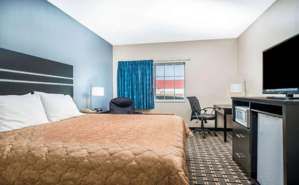 DUTCH INN AND SUITES