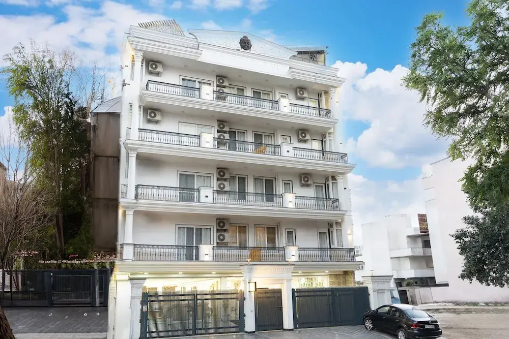 Alaya Stays Miyabi Executive Suite, Elegant 1-BHK Suite With Common Pool, Gym & Restaurant