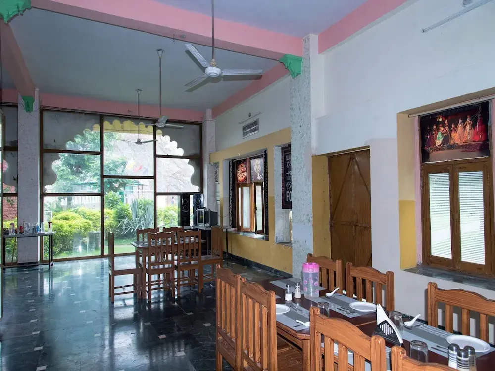 Oyo 16816 Home Garden View Resort Stay NH 48 Kaya