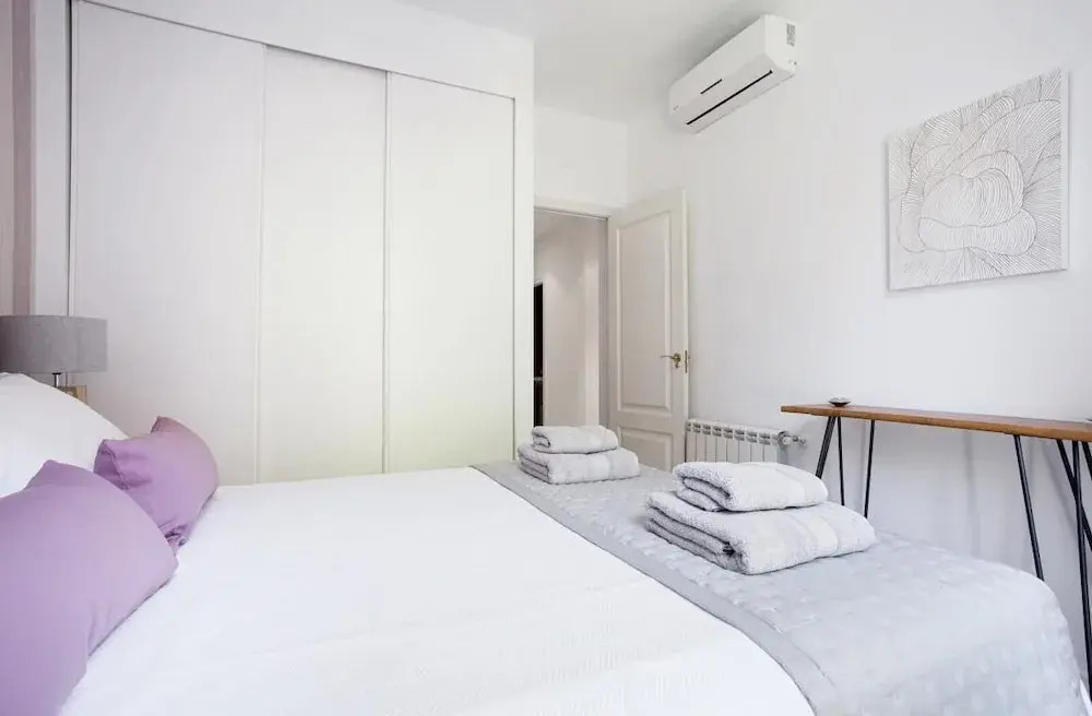 Near Reina Sofía Museum. 6pax. 2bedrooms. Reina Sofia III