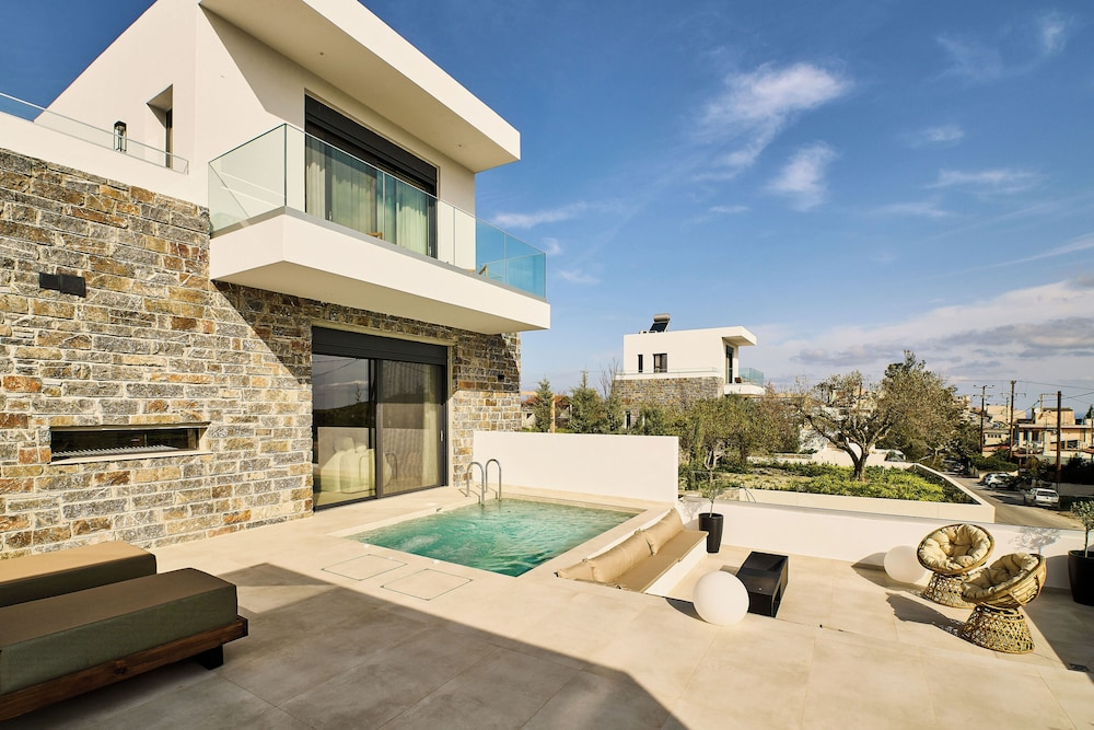 POLYTELIA - Luxury Living