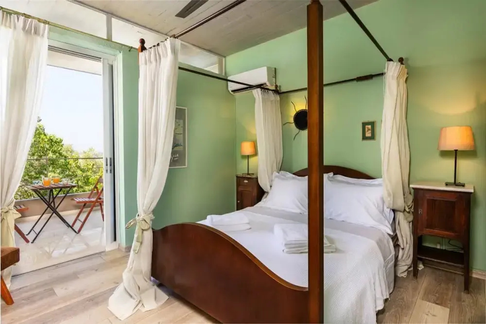 An Ideal Place to Relax With a 270 Degree View of the Saronic Gulf