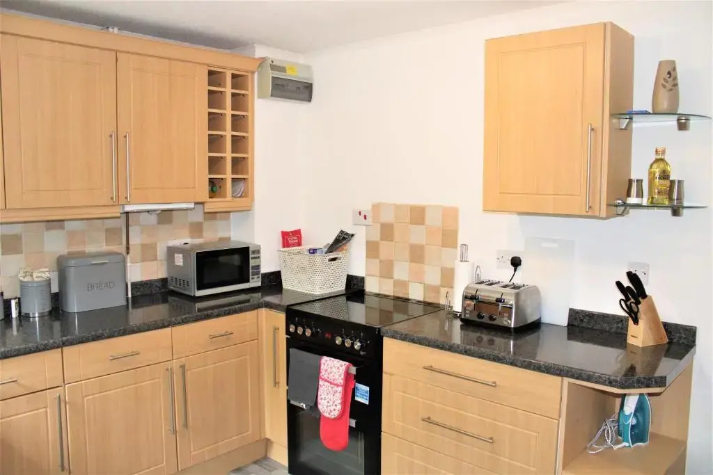 Beautiful 3 bed house Sleeps 6 Free Parking!