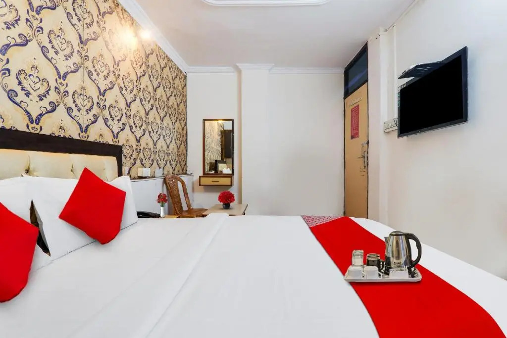 Flagship Radhey Shyam Inn Near Sahara Ganj Mall