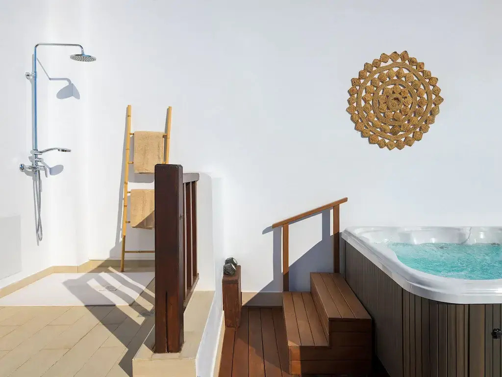 holiday home, Charaki