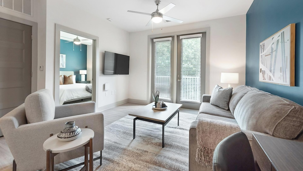 Landing Apartments Near Autumnwood