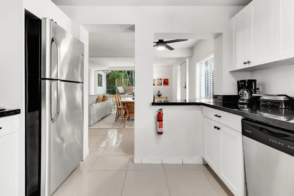 Modern & Fashionable Apartment w/Pool and Garden