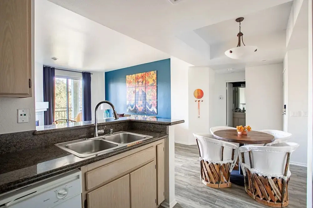 WanderJaunt - Stylish Mission Valley Apts