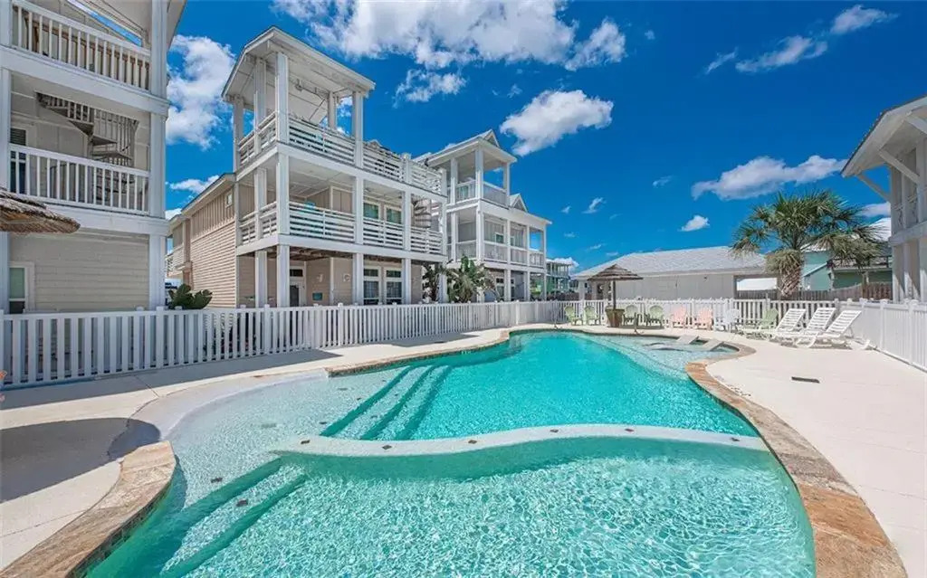 CLP804 Upscale 5 Bedroom Home, Close to Beach with Boardwalk, Community Pool