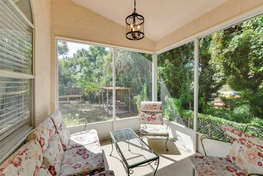 Couples Getaway Near Historic Downtown Venice