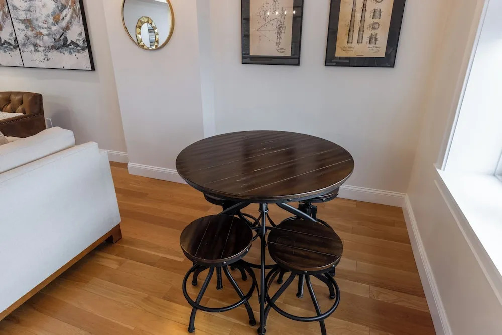 The Newport Lofts - 364 Thames Street