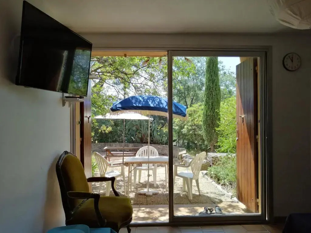 T2 36 m2, RdC de villa, clim, gd jardin clos, animx ok, quartier Mt Faron très calme, wifi, parking