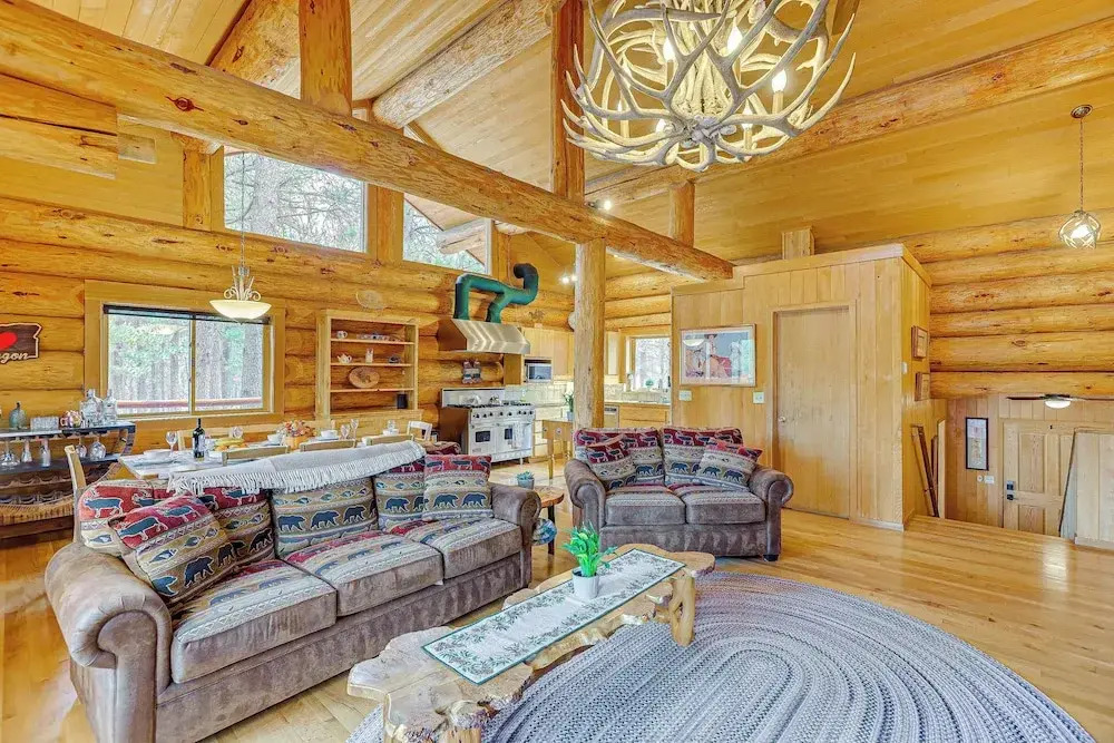 Bend Getaway With Cozy Fireplace