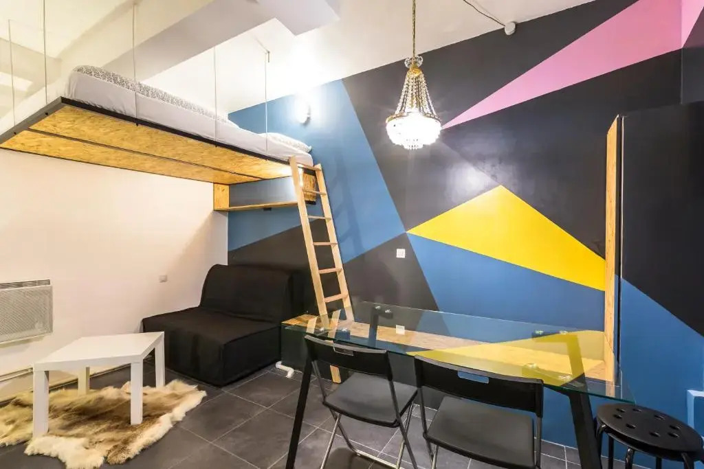 Unusual and charming 25m² near LE MARAIS