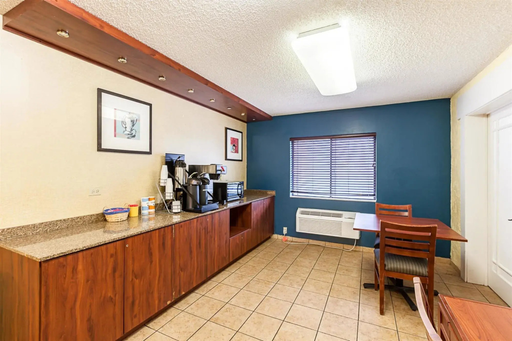 Motel 6-Milwaukee, WI - Glendale