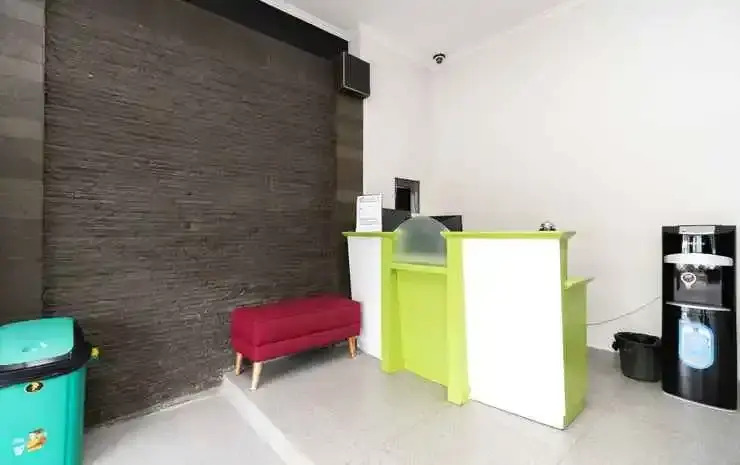 Urbanview Hotel Bizhome Artha Gading Boulevard by RedDoorz