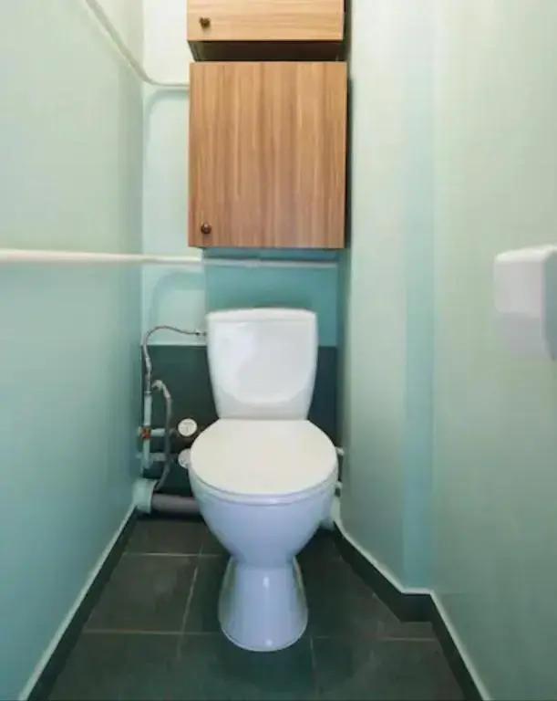 Nice private room in a three room apartment Free parking Feel like at home