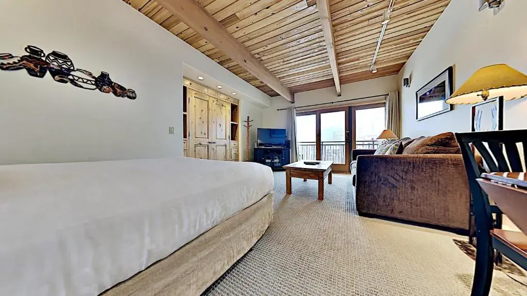 Timberline Condominium Studio Deluxe Unit 215