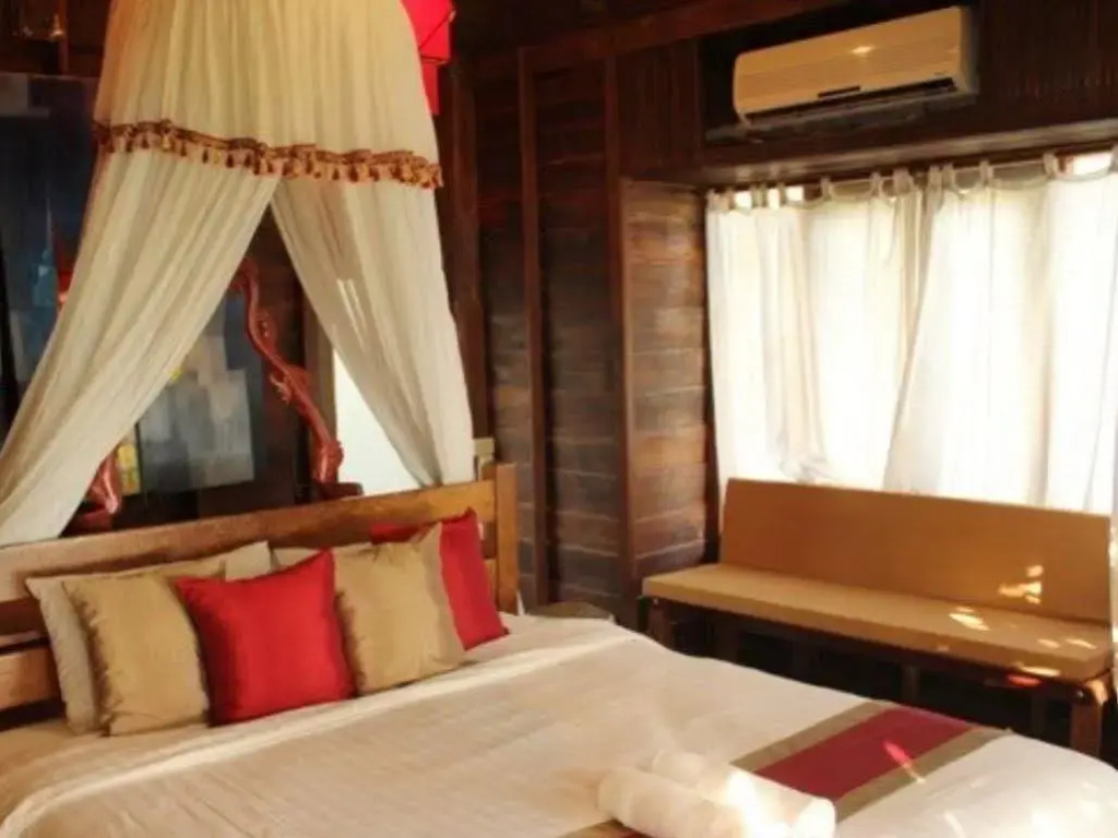 Chivaree Hotel And Resort