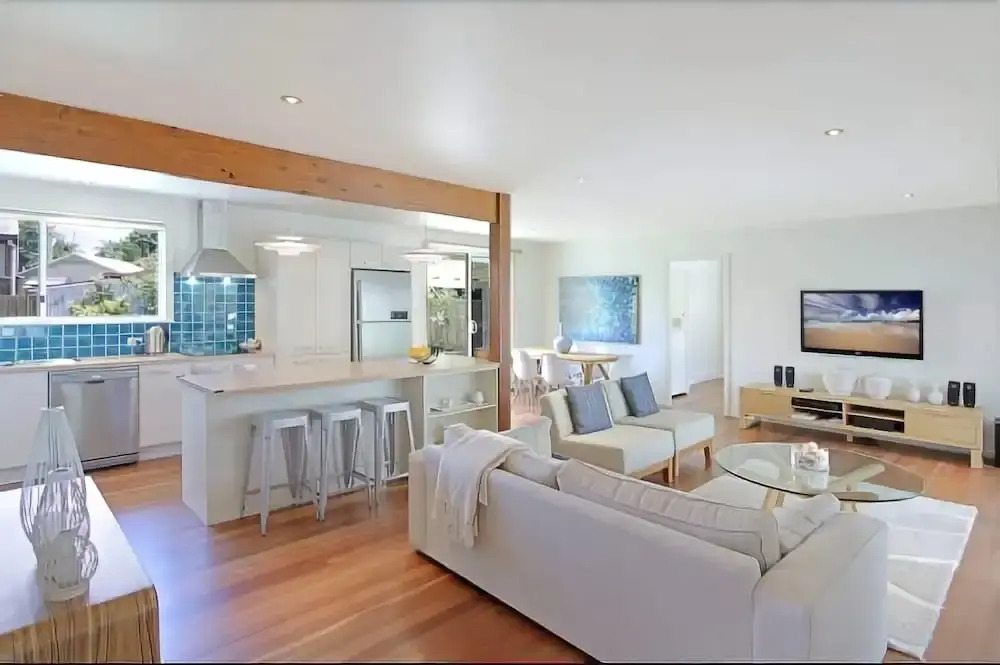 Mi Casa - stylish beach house near town & surf