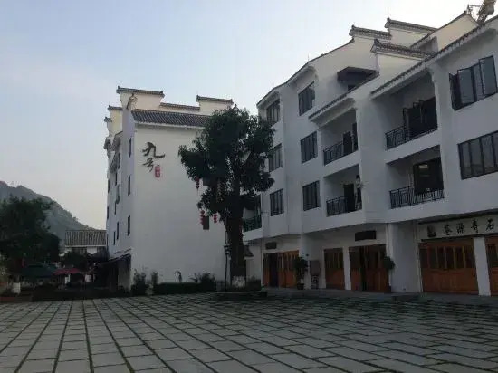 Zhenyangxia Scenic Area Theme Inn